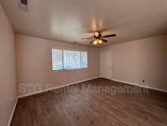 Photo - 325 N Main St Unidad #4