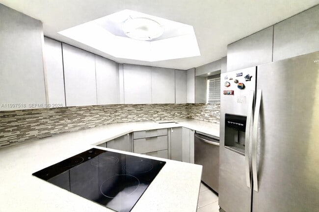 Building Photo - 8323 Lake Dr Unit 402