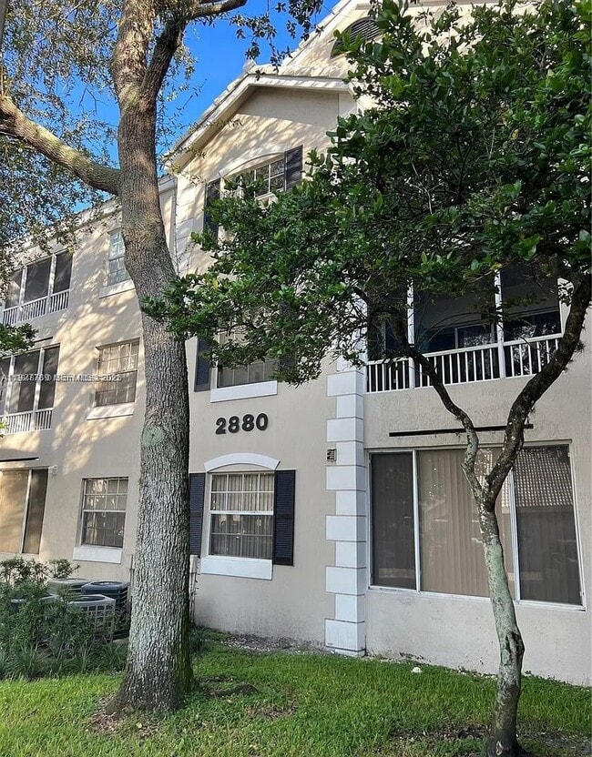 Building Photo - 2880 N Oakland Forest Dr Unit 209