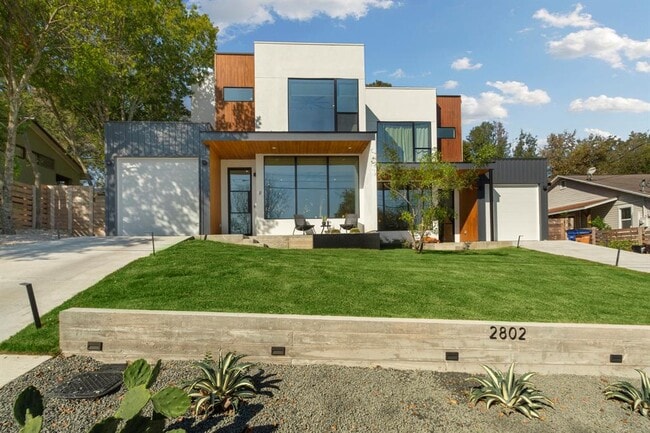 Photo - 2802 Oak Crest Ave House