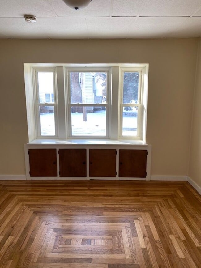 Photo - Spacious and beautifully remodeled 5 bed 2 bathroom home