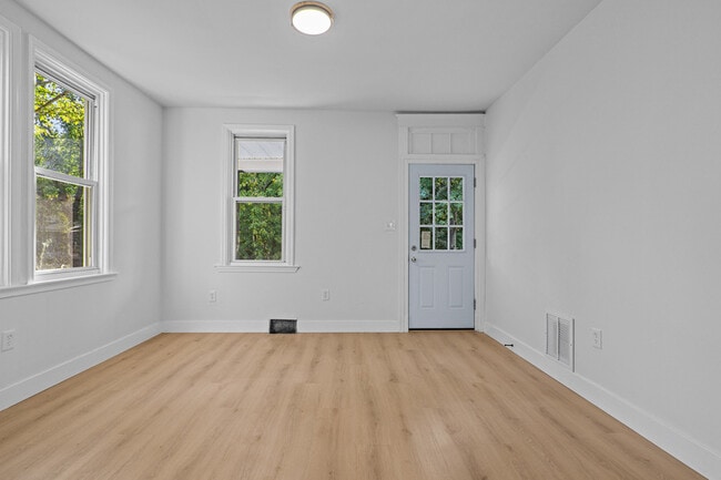 Photo - 2716 Woodsdale Ave