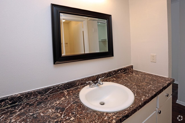 Studio/1Bath - 2722 Throckmorton