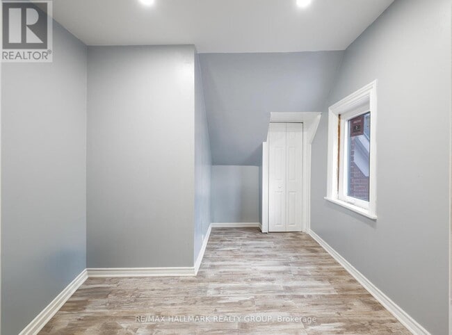 Photo - 5561 Manotick Main St