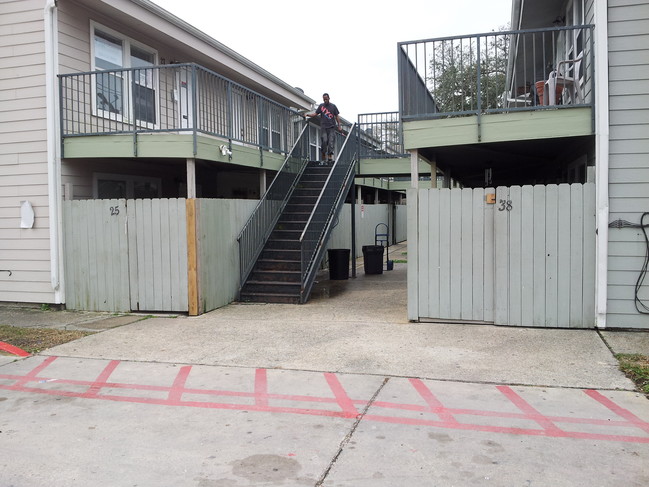 Lakeside Apartments - Lakeside Apartments
