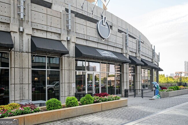 Photo - 400 W Peachtree St NW Unidad 1910