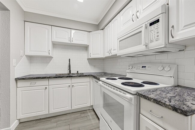 Photo - 107 E Willowick Ave Unit 4