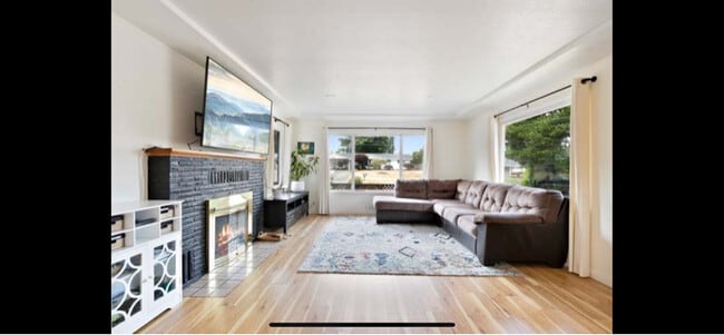 Photo - 7803 50th Ave E