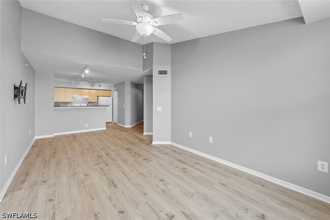 8736 River Homes Lane Unidad 7304