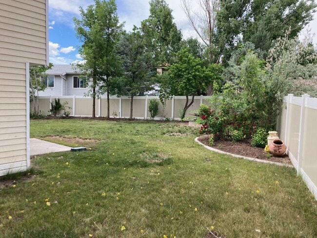 Photo - 734 W Sweet Meadow Ln