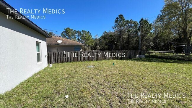 Photo - 688 Floyd St