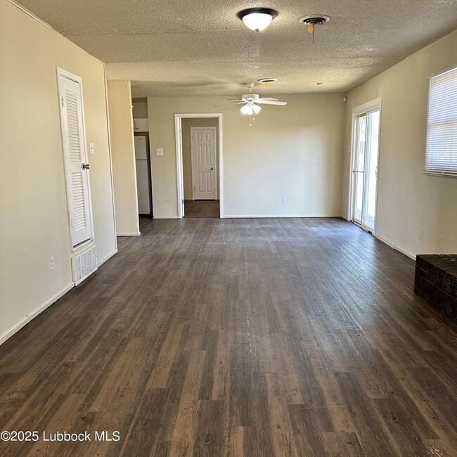 Photo - 1511 E Amherst St