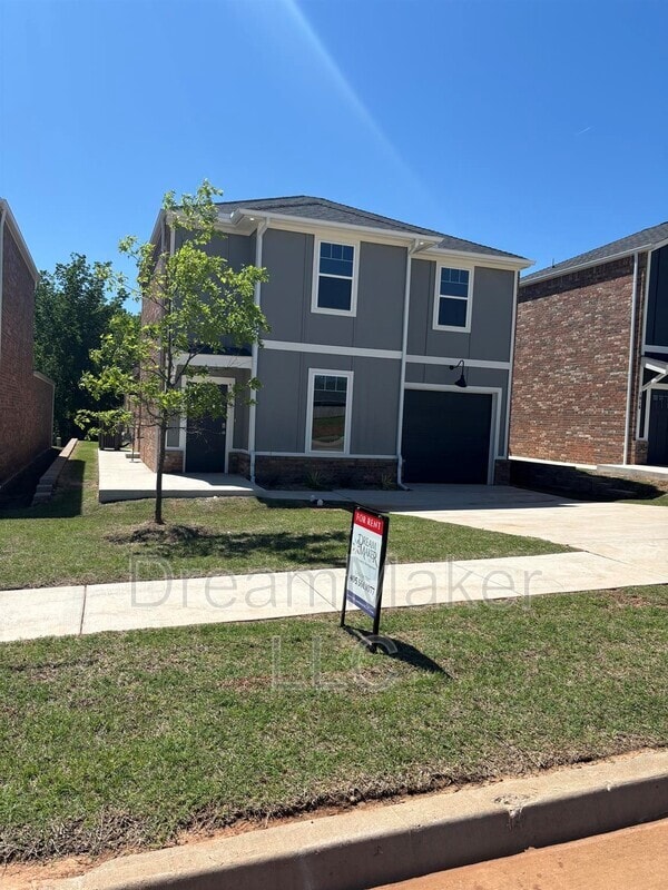 Photo - 1020 Varenna Ln