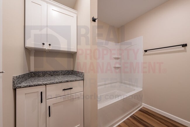 Photo - 5066 Newton Falls Rd Unit #2 - Upper