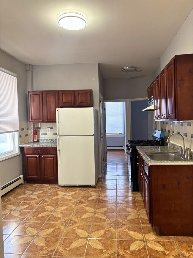 Photo - 13 E 15th St