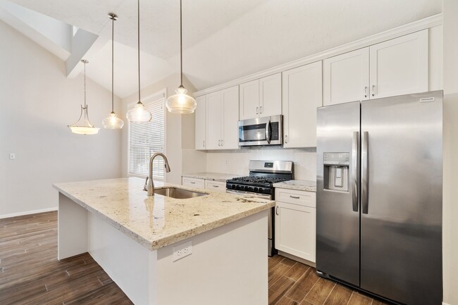 Photo - 1931 Invermere Dr