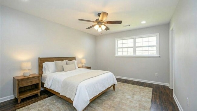 Photo - 3834 Cambridge St