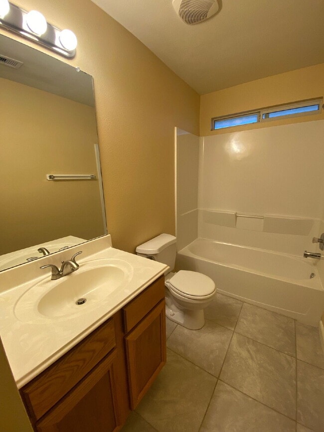 Building Photo - Spacious 4Bed, 2.5 Bath plus Bonus Room, 2-story home in the desirable Remington Grove community!