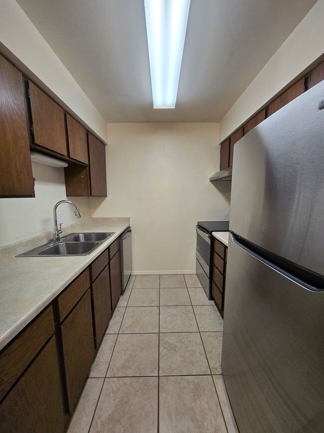 Photo - Charming 2 bedroom, 2  bath townhome in desirable area near a Golf Course & a greenspace. Two pat...