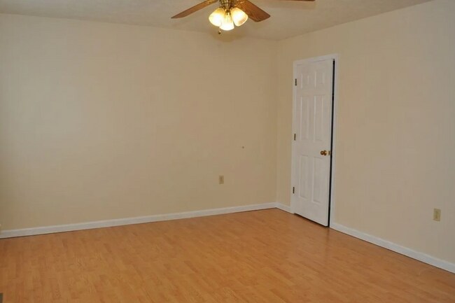 Photo - 689 Stonewall Dr