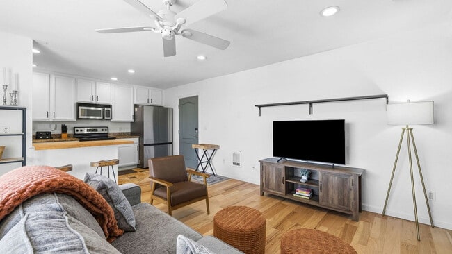 860 Turquoise St Unit SI FL3-ID1568497P