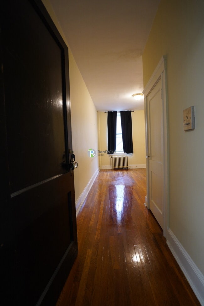 Building Photo - 223 Essex St Rental