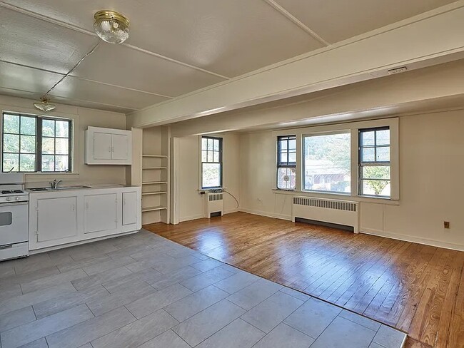 Building Photo - 13 BRIDGE St Unit 2nd Fl #1 Rental