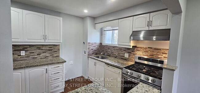 Photo - 882 Southdown Dr