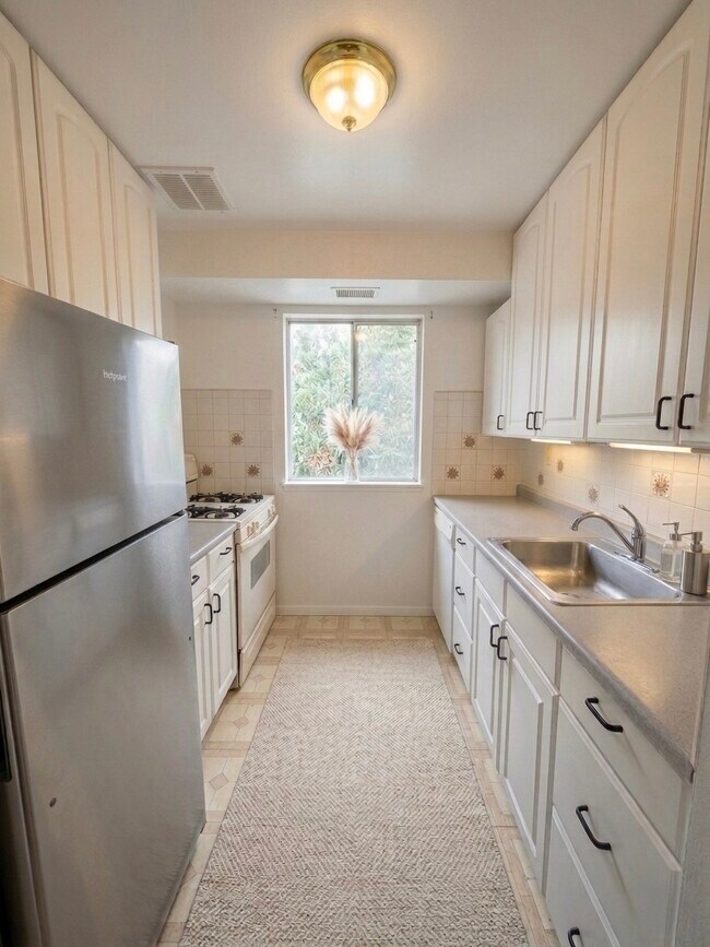 Kitchen - 9921 Bustleton Ave Unit w5