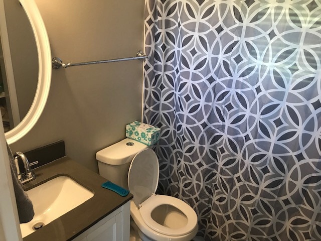 Building Photo - Walk to the Square or Campus! Location! Location! Location!