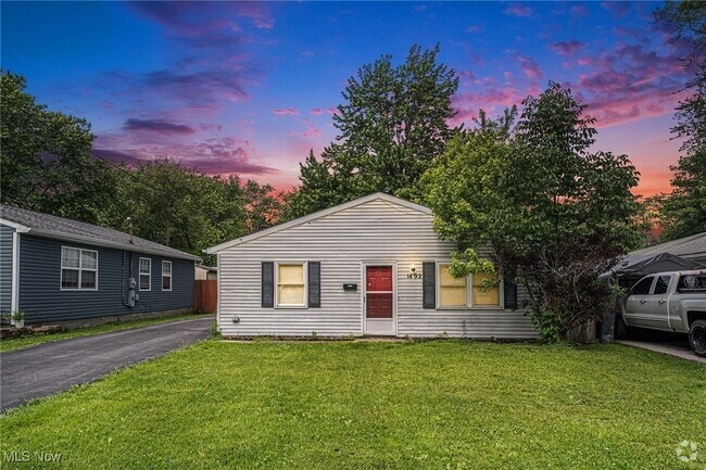 Building Photo - 1492 Ansonia Ave Rental