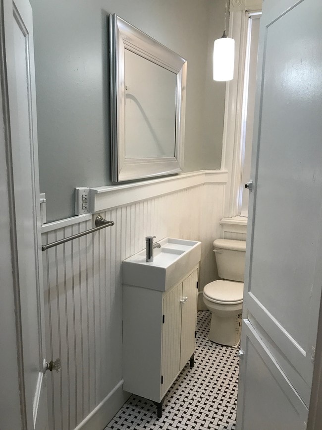 Bathroom 1 - 1300 Grove Ave Apartment Unit 3