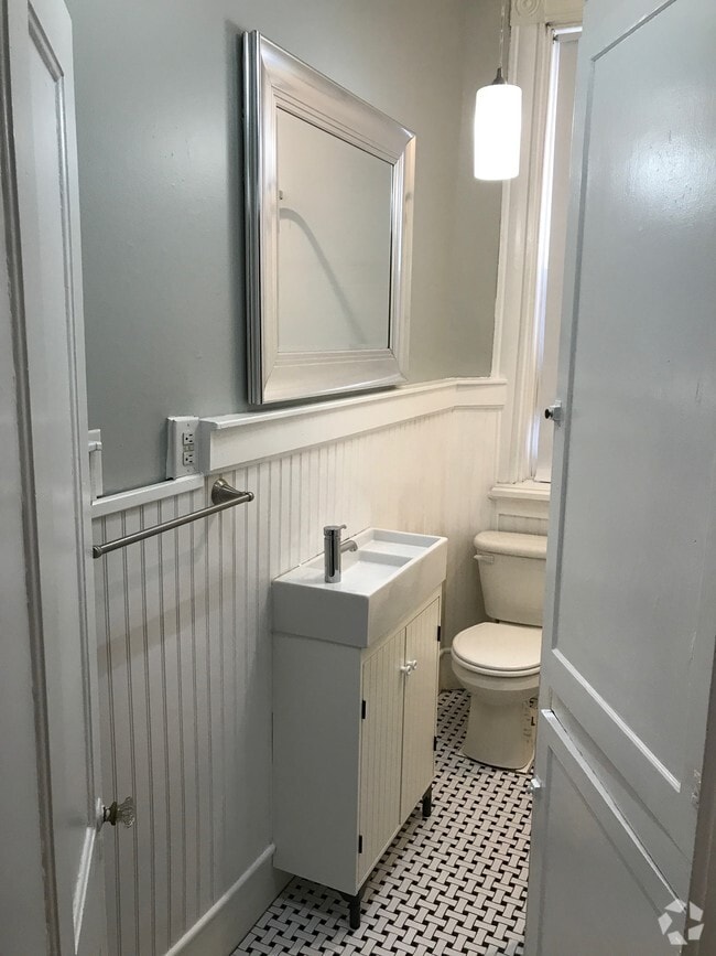 Building Photo - 1300 Grove Ave Unit 3 Rental