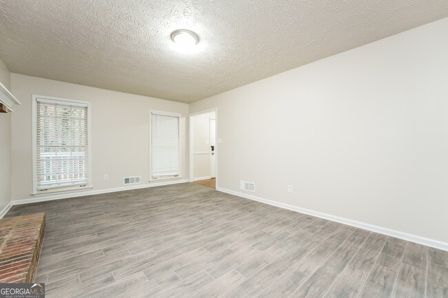 Photo - 180 Wills Way