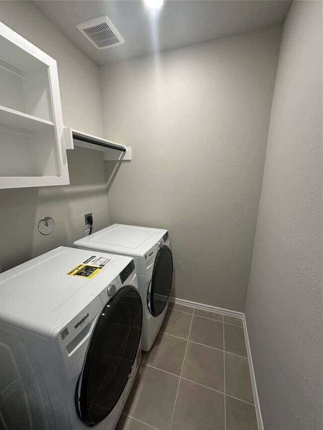 Photo - 206 Mercury Sky Rd