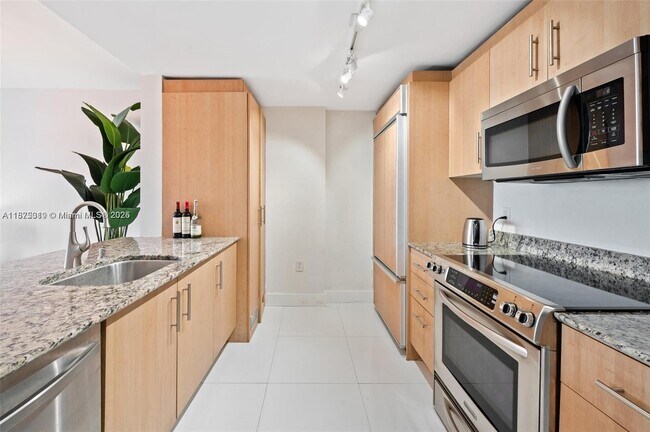 Photo - 10275 Collins Ave Unidad 526