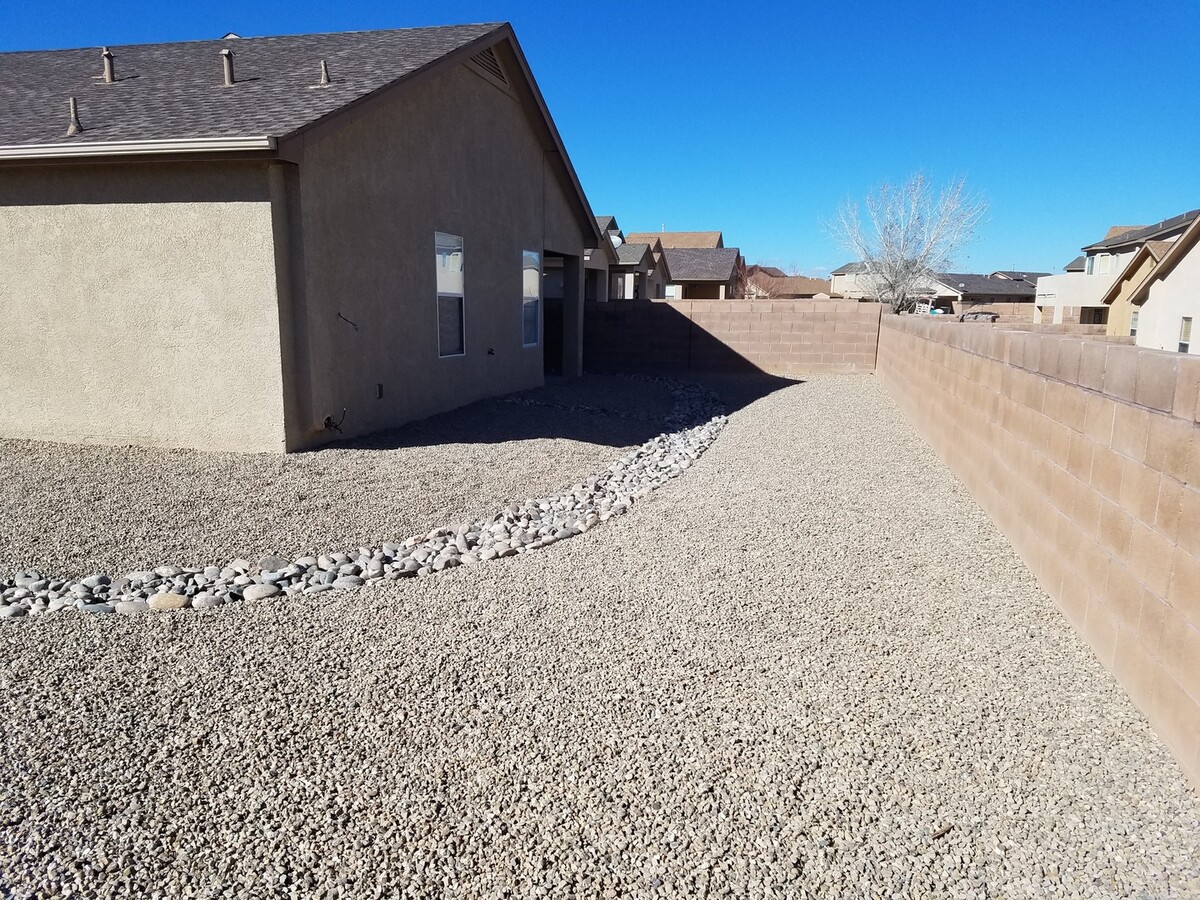 Photo - 4 bed 2 bath home- New Carpet!