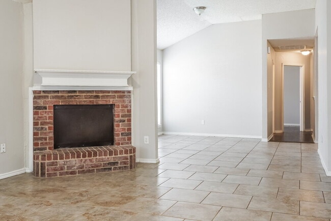 Photo - 7325 Meadows Dr N