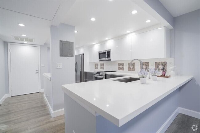 Building Photo - 7 Royal Palm Way Unit 304 Rental