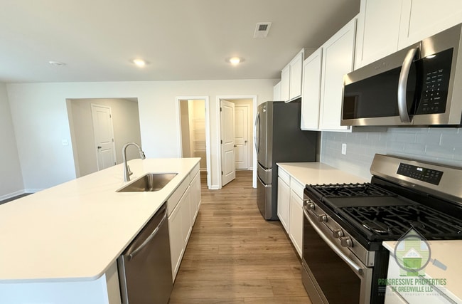 Photo - 209 Wintersweet Wy