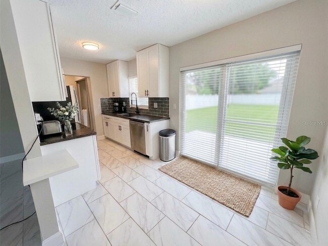 Photo - 2893 Webley Dr NE