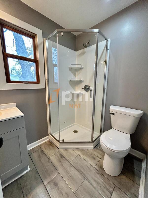 Photo - 421 1/2 Walker St (Upper)