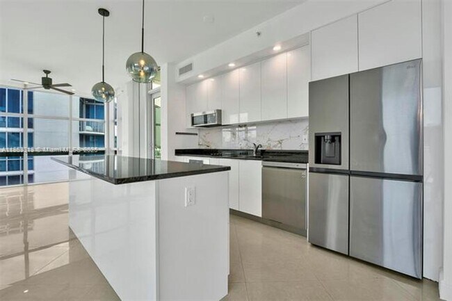 Photo - 3131 NE 188th St Unidad 3131 NE 188th St 1-1212