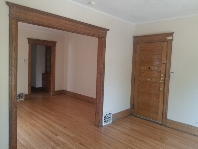 4529 Commonwealth St Unit 2