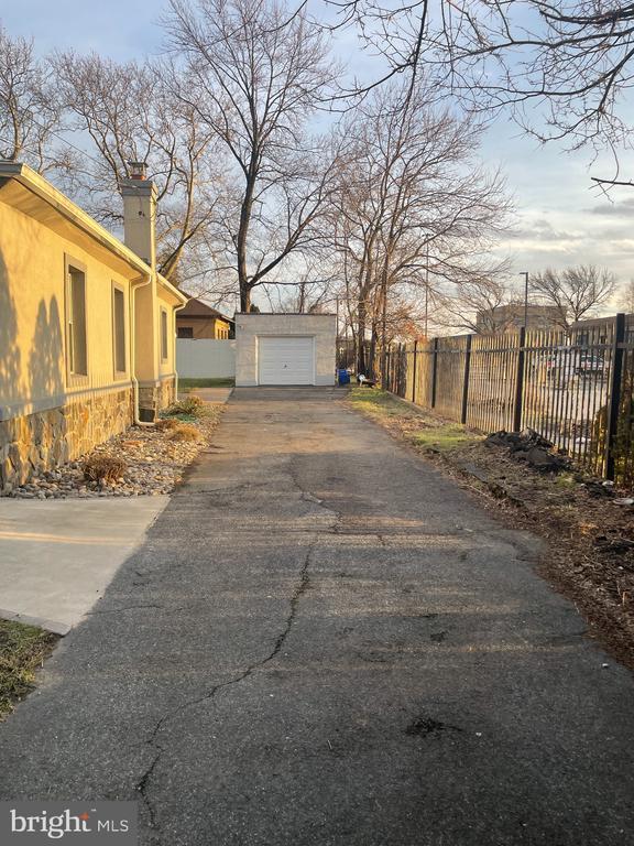 Photo - 3901 Richmond St