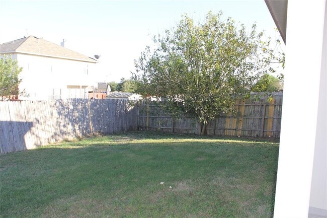 Photo - 208 Firwood N