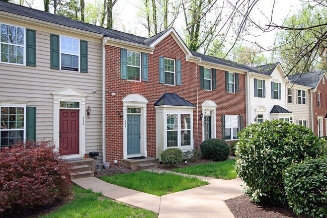 Building Photo - Pet-Friendly Townhome Near UVA Medical Center