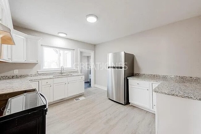 Photo - 1937 Bullard St