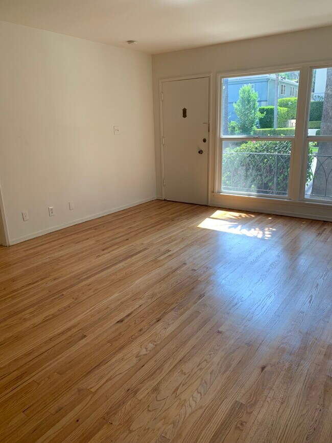 408 N Doheny Dr