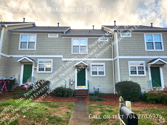 Building Photo - Charming 2BR/2.5BA townhouse in Mooresville!